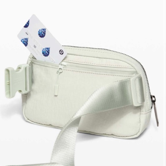 RARE NWOT Lululemon Everywhere Belt Bag Springtime Mint Green - Picture 16 of 16